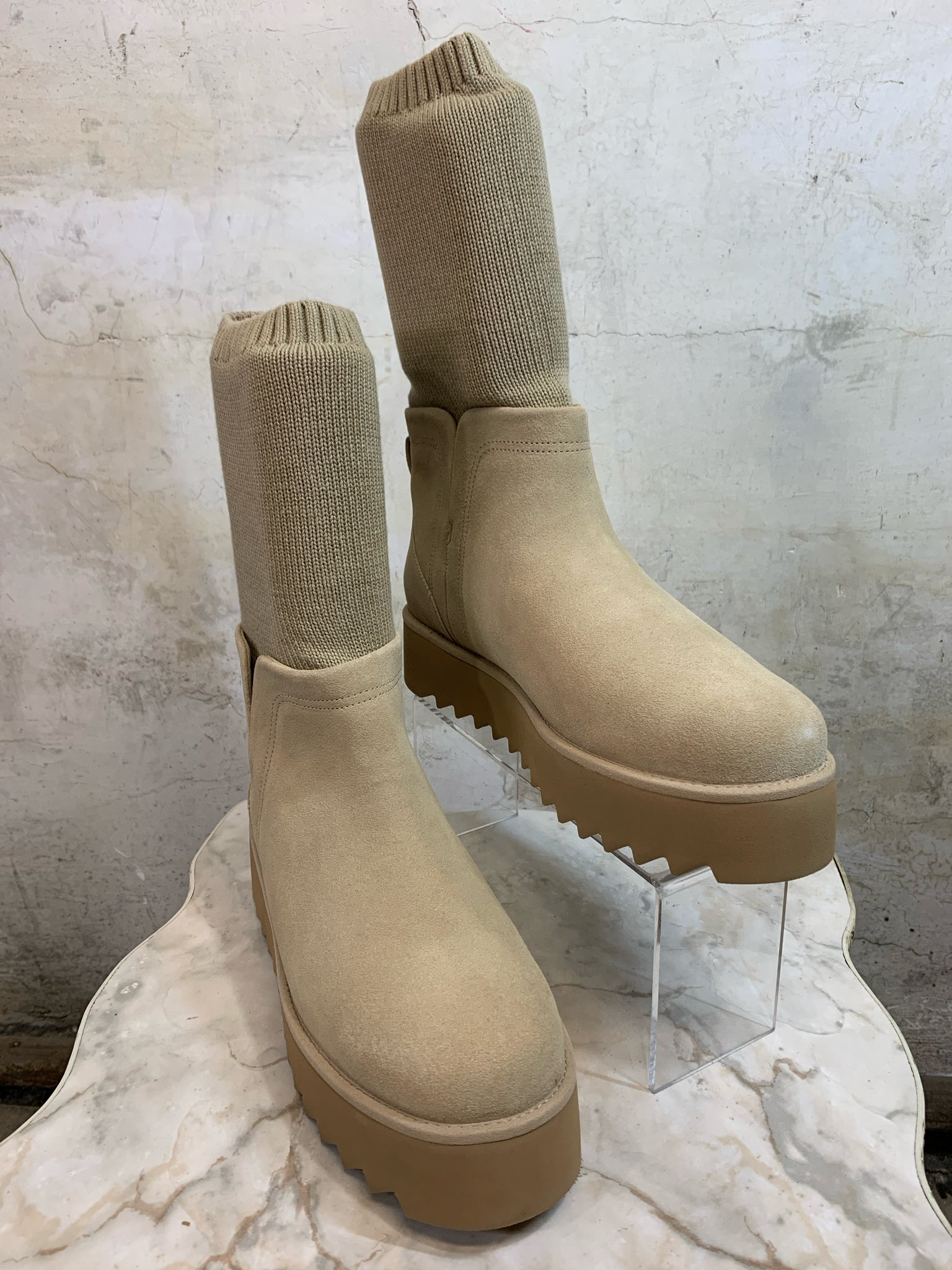 Shoe Size 11 UGG Cream NEW IN BOX ULTRA MINI SOCK PLATFORM Boots