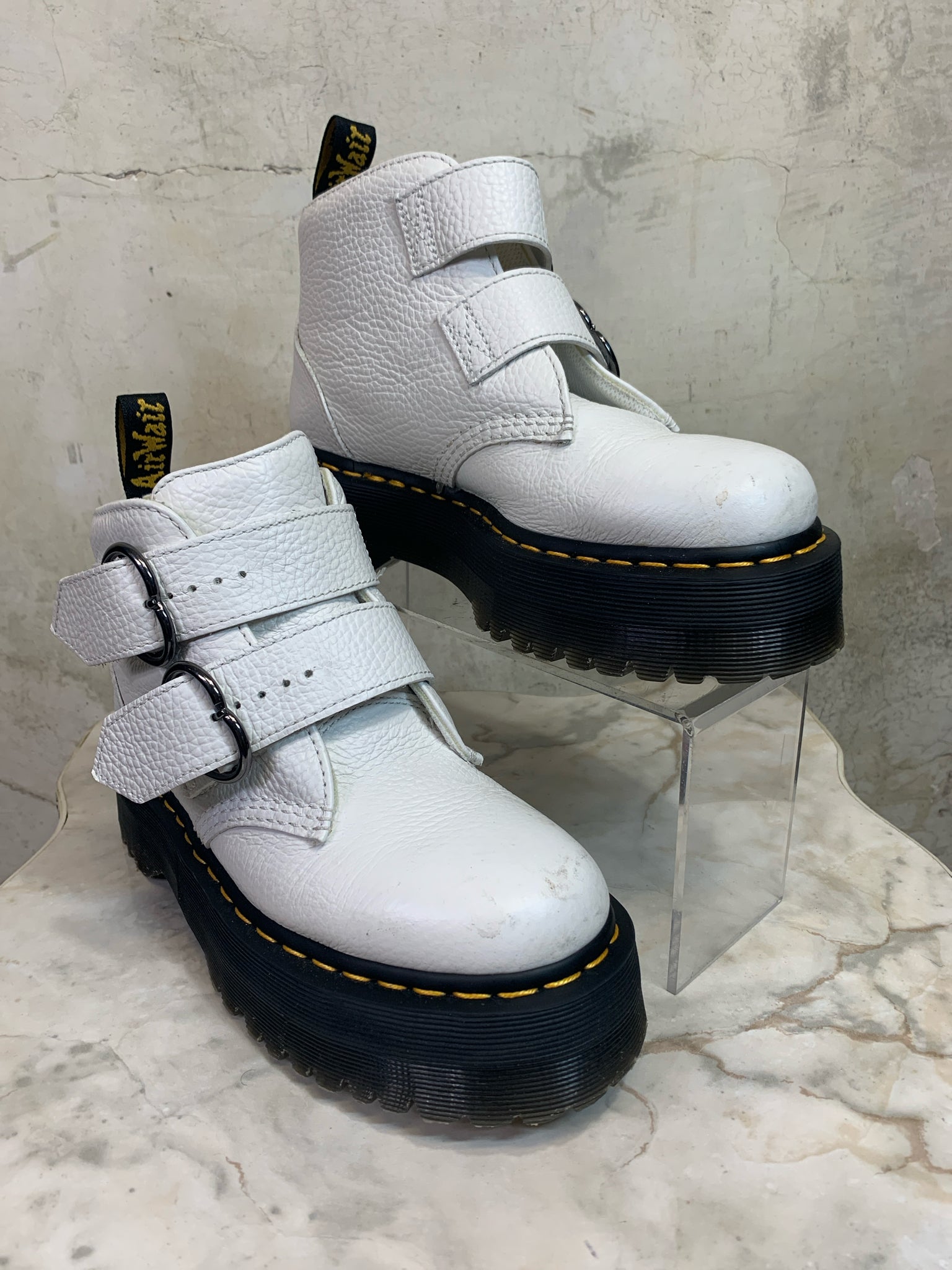 Shoe Size Womens 7 DR. MARTENS White MINOR SCUFFING Boots - Ankle